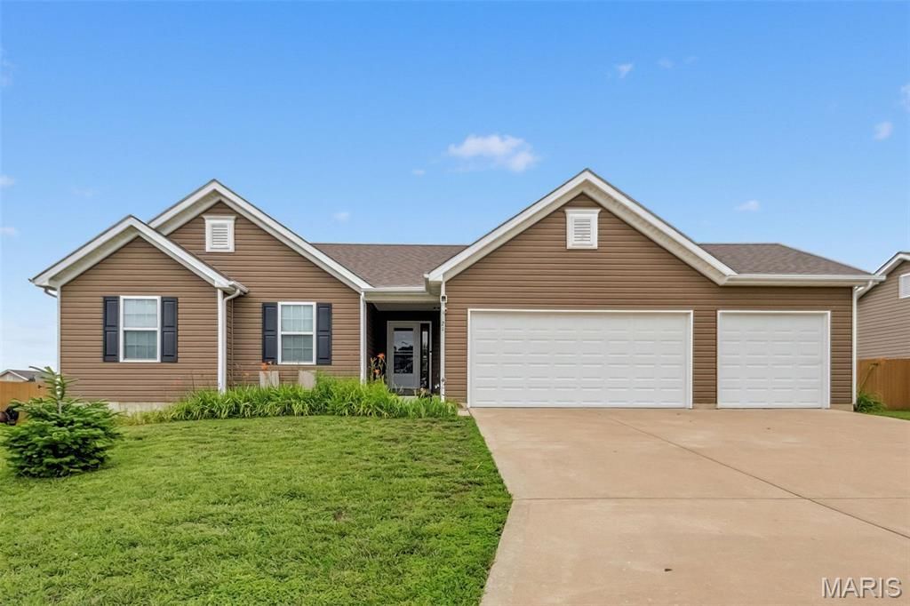 21 Valley Farms Drive, Winfield, MO 63389