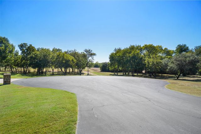 4401 La Cantera Court, Fort Worth, TX 76108