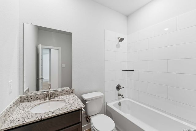 8942 Hazel Birch, Elmendorf, TX 78112