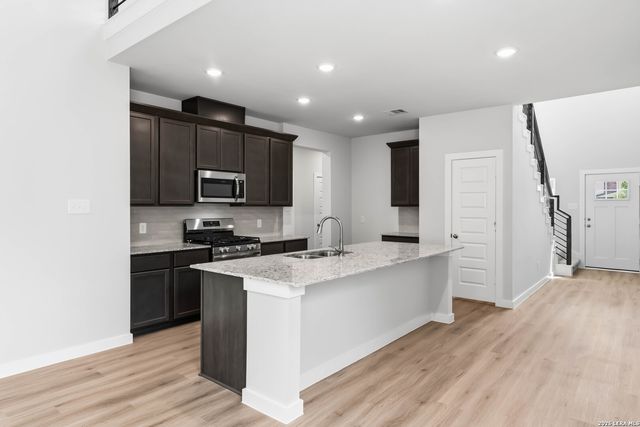 8942 Hazel Birch, Elmendorf, TX 78112