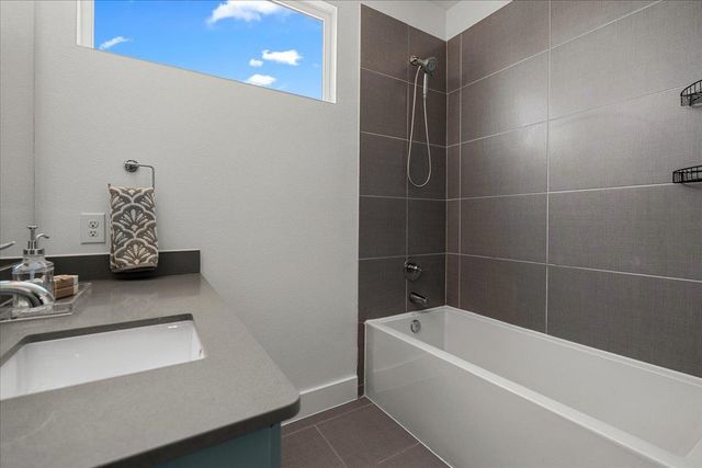 1801 E 2nd ST 8, Austin, TX 78702