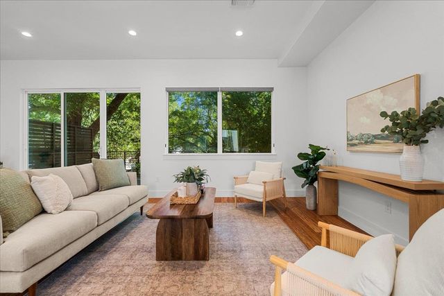 1801 E 2nd ST 8, Austin, TX 78702