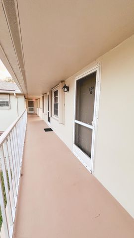 25 Lake Vista Trl Apt 204, Port St Lucie, FL 34952