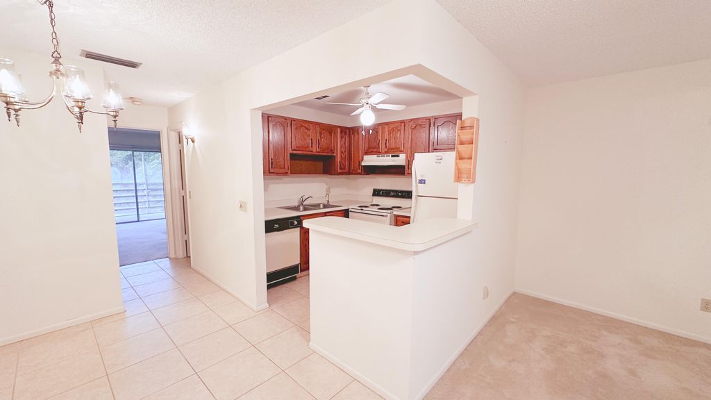 25 Lake Vista Trl Apt 204, Port St Lucie, FL 34952