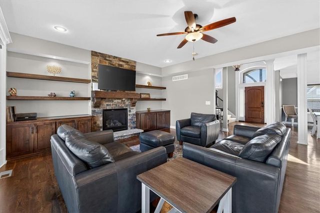 4508 NW Montebella Drive, Riverside, MO 64150