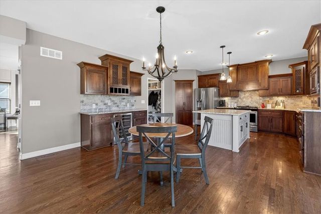 4508 NW Montebella Drive, Riverside, MO 64150