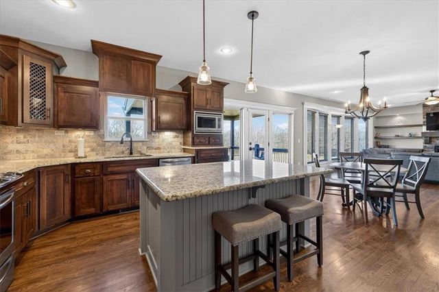 4508 NW Montebella Drive, Riverside, MO 64150