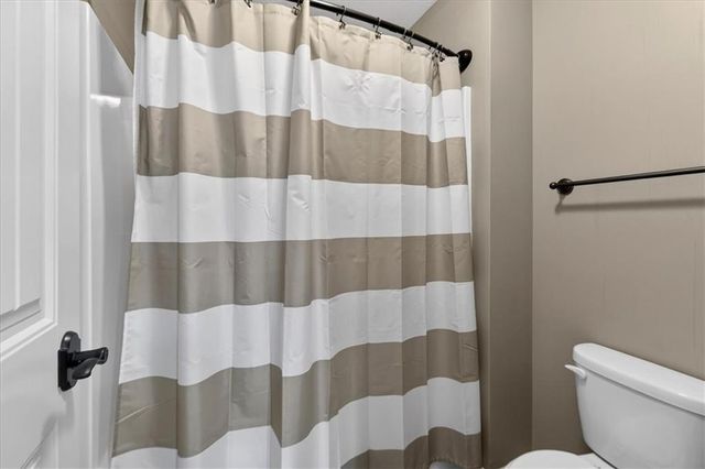 4508 NW Montebella Drive, Riverside, MO 64150