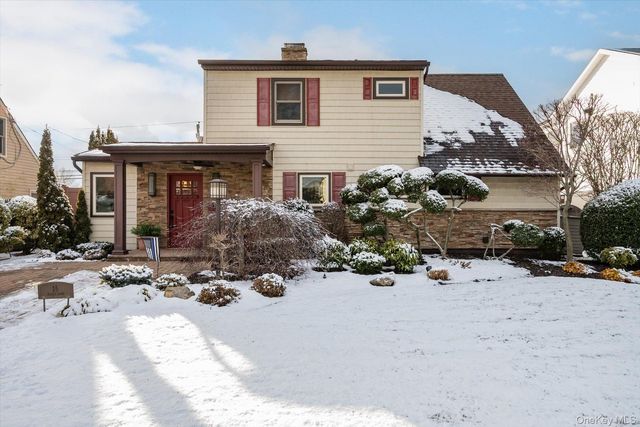 16 Dahlia Lane, Wantagh, NY 11793