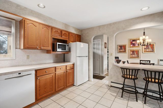 16 Dahlia Lane, Wantagh, NY 11793