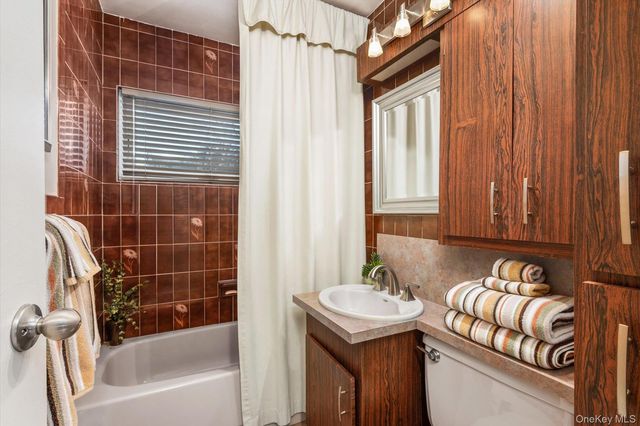 16 Dahlia Lane, Wantagh, NY 11793