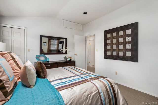 16 Dahlia Lane, Wantagh, NY 11793