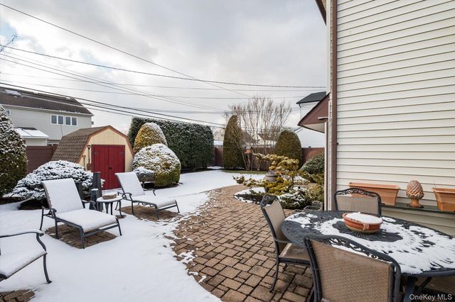 16 Dahlia Lane, Wantagh, NY 11793