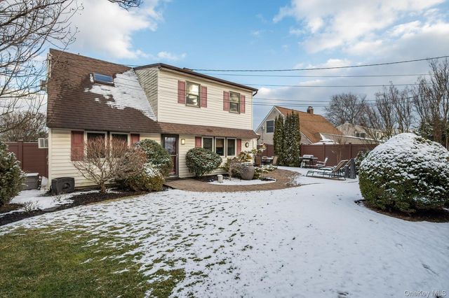 16 Dahlia Lane, Wantagh, NY 11793