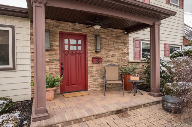 16 Dahlia Lane, Wantagh, NY 11793