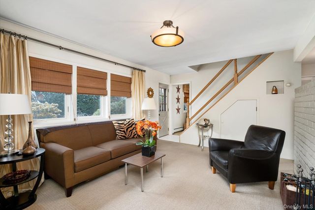 16 Dahlia Lane, Wantagh, NY 11793