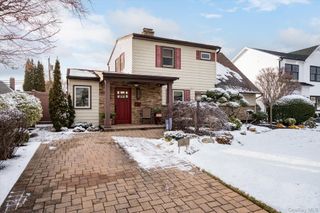 16 Dahlia Lane, Wantagh, NY 11793