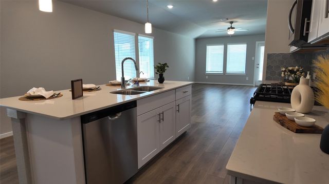 16702 Sterling Cliff Street, Conroe, TX 77302