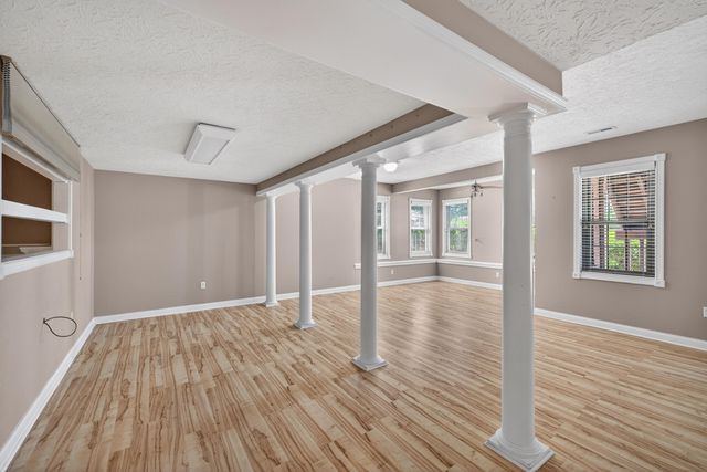 222 Ashton Oak Way, Winchester, KY 40391