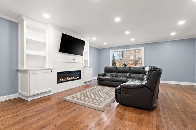 1841 Lambert Lane, Munster, IN 46321