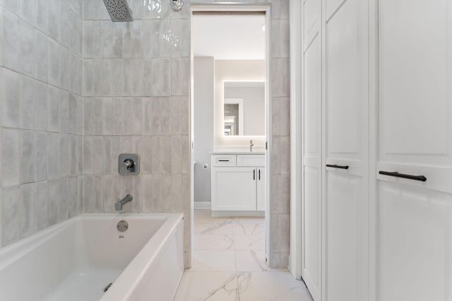 1841 Lambert Lane, Munster, IN 46321