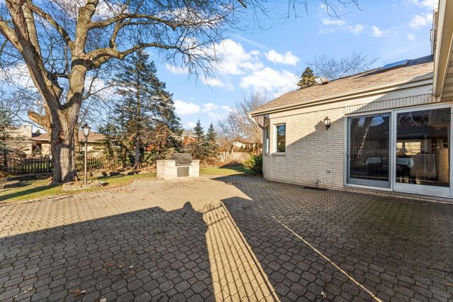 1841 Lambert Lane, Munster, IN 46321