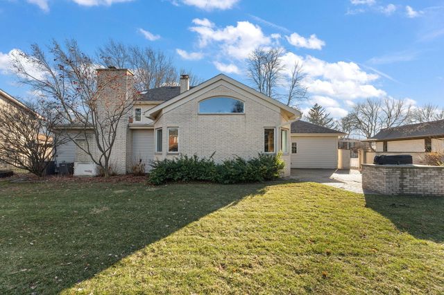 1841 Lambert Lane, Munster, IN 46321