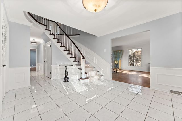 1841 Lambert Lane, Munster, IN 46321