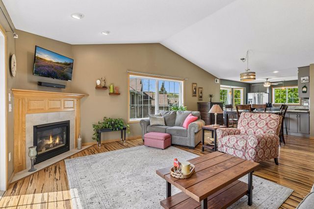 658 Lois Lane, Circle Pines, MN 55014