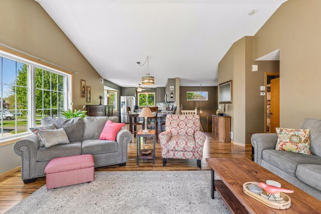 658 Lois Lane, Circle Pines, MN 55014