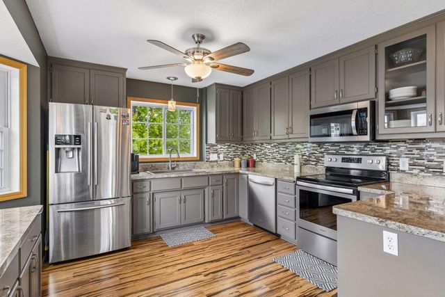 658 Lois Lane, Circle Pines, MN 55014