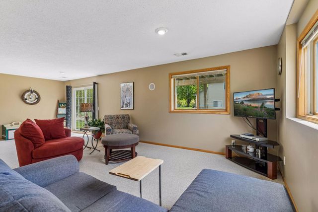 658 Lois Lane, Circle Pines, MN 55014