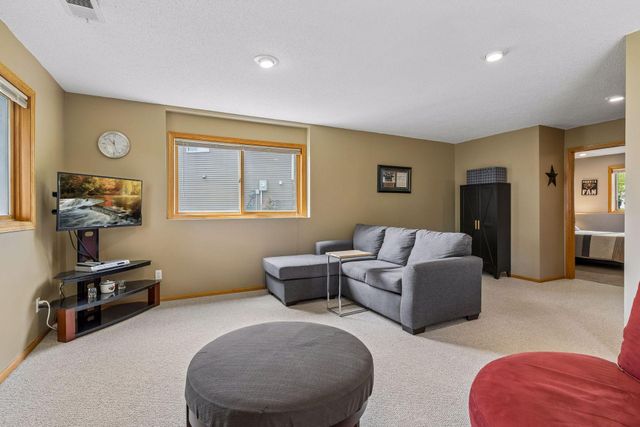 658 Lois Lane, Circle Pines, MN 55014