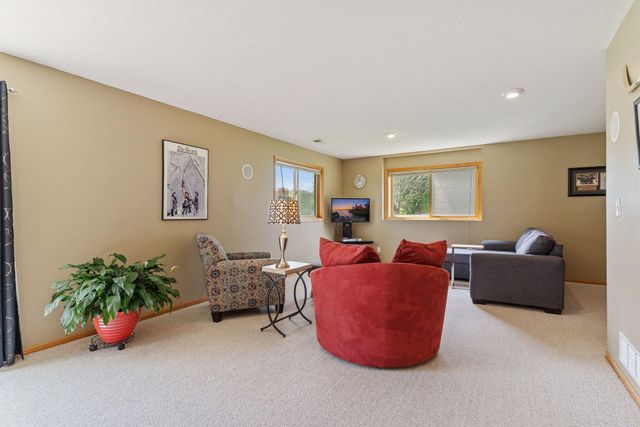 658 Lois Lane, Circle Pines, MN 55014