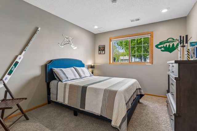 658 Lois Lane, Circle Pines, MN 55014