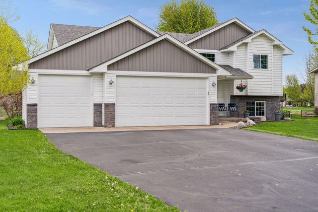 658 Lois Lane, Circle Pines, MN 55014