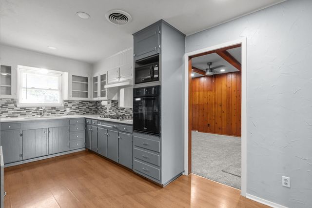 1021 Blue Lake Drive, Fort Worth, TX 76103