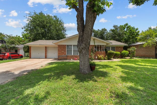 1021 Blue Lake Drive, Fort Worth, TX 76103