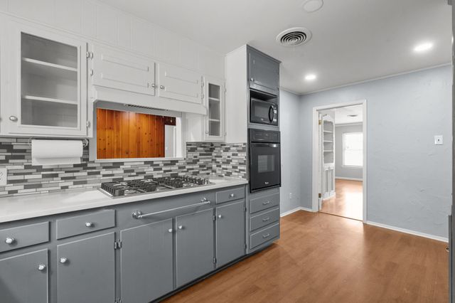 1021 Blue Lake Drive, Fort Worth, TX 76103