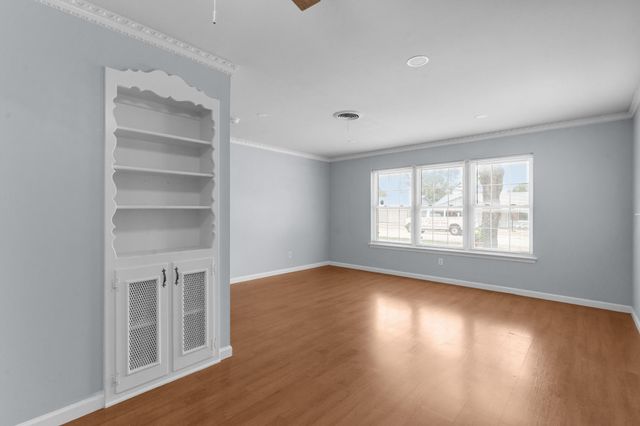 1021 Blue Lake Drive, Fort Worth, TX 76103