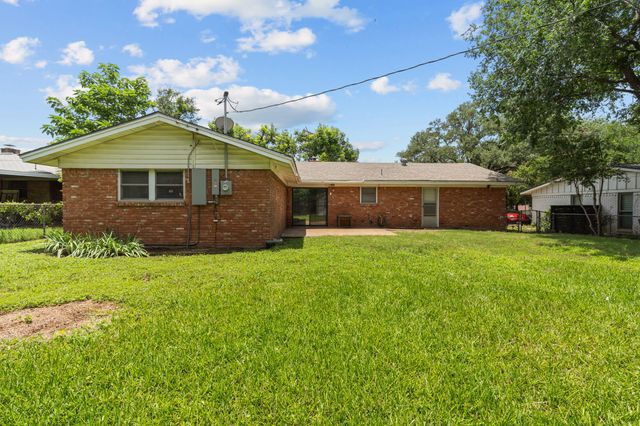 1021 Blue Lake Drive, Fort Worth, TX 76103