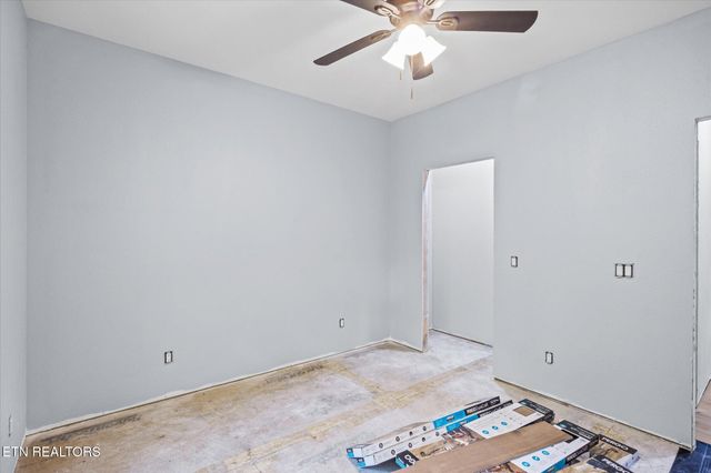 235 Estates Lake Drive, Crossville, TN 38571