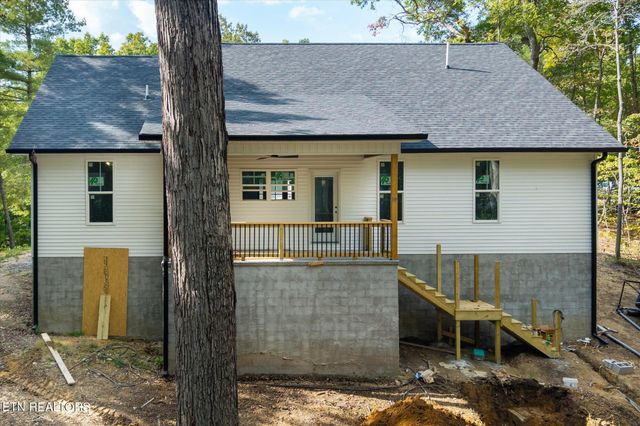 235 Estates Lake Drive, Crossville, TN 38571