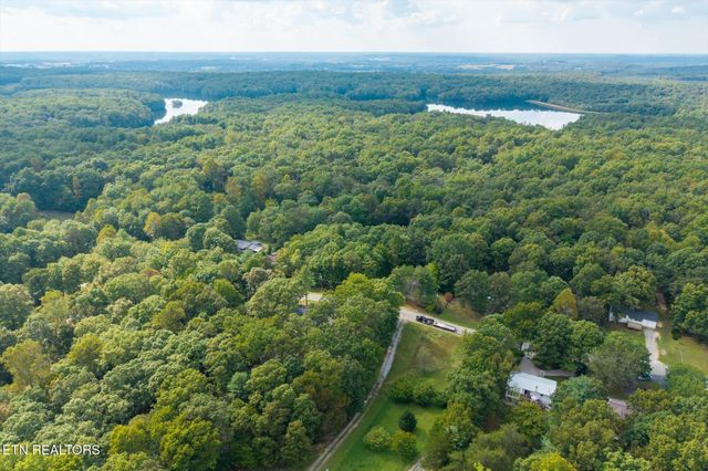 235 Estates Lake Drive, Crossville, TN 38571