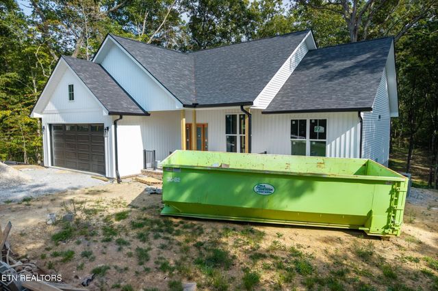 235 Estates Lake Drive, Crossville, TN 38571