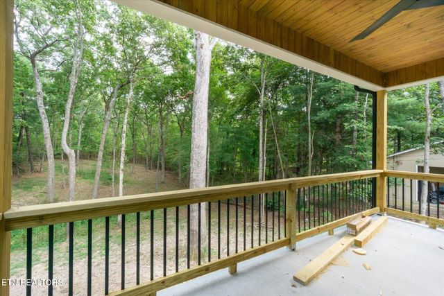 235 Estates Lake Drive, Crossville, TN 38571