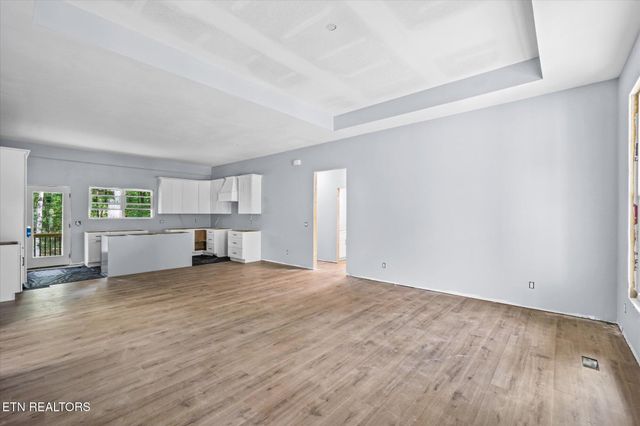 235 Estates Lake Drive, Crossville, TN 38571