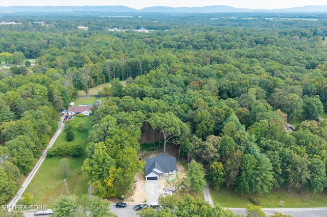 235 Estates Lake Drive, Crossville, TN 38571