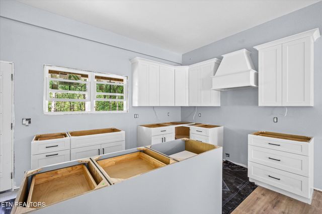 235 Estates Lake Drive, Crossville, TN 38571