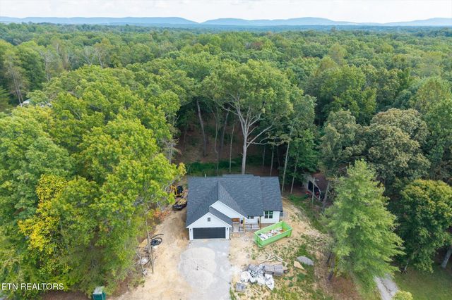 235 Estates Lake Drive, Crossville, TN 38571